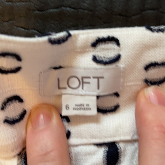 Loft geometric print shorts size 6 - Picture 3 of 3